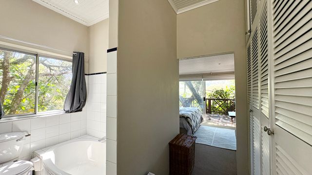 To Let 4 Bedroom Property for Rent in Bonza Bay Eastern Cape